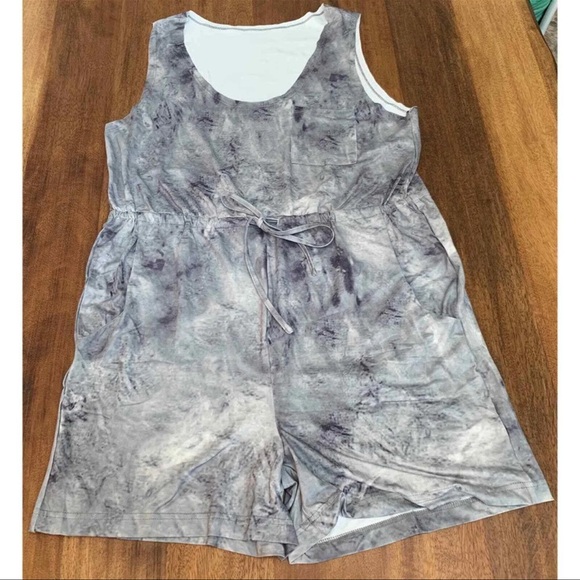 Chic Gray Tie-Dye Romper - Picture 1 of 8